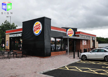 Assoalho que está sinais iluminados exteriores para a tela de seda Burger King do negócio